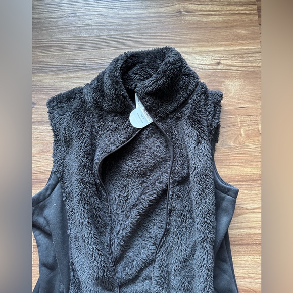 Fuzzy Vest - Picture 2 of 4